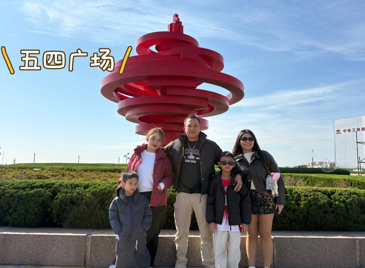 A family group at May Fourth Square in Qingdao